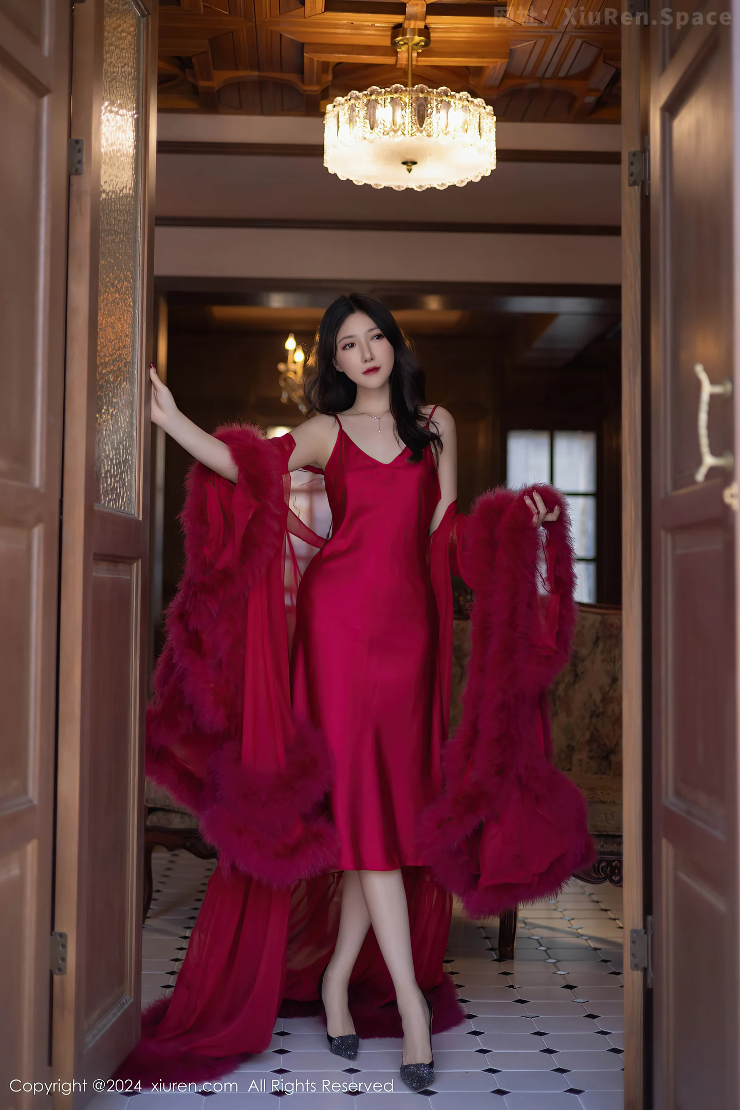 图片[2]-[XiuRen秀人网] VOL.9422 模特鱼子酱Fish红玫瑰主题红色吊带连衣裙秀曼妙身姿迷人诱惑写真80P-秀人网官方网站